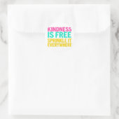 Verspreid Vriendelijkheid: Inspirerende Spreuk Ronde Sticker (Tas)