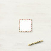 Verspreide aardbeien (crème) post-it® notes (Op bureau)