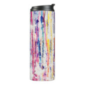 Verspreide verf op witte achtergrondverf, kunst, f thermosbeker (Gedraaid links)