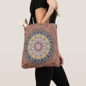 Versteende Tulp Medaillon Midden Tote Bag (Dichtbij)