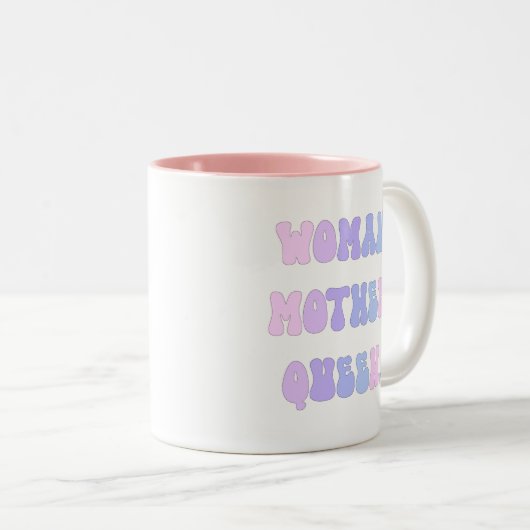 Versterk uw stijl met vrouw, moeder, koningin. tweekleurige koffiemok (Voorkant rechts)