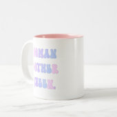 Versterk uw stijl met vrouw, moeder, koningin. tweekleurige koffiemok (Voorkant links)