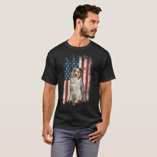Verstoorde Australische Shepherd American Flag Pat T-shirt (Voorkant volledig)