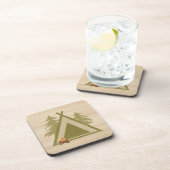 Verstoorde kampeerplaats op hout bier onderzetter (Rechterzijde)