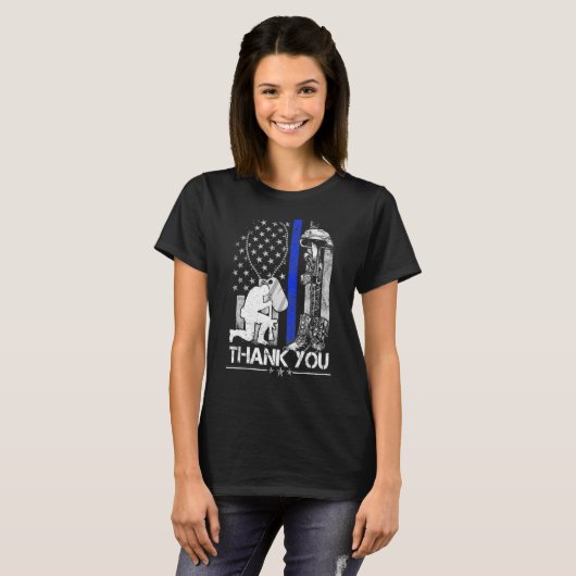 Verstoorde Memorial Day Flag Militaire Boots Dog T T-shirt (Voorkant volledig)