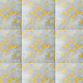 Verstoorde toonkijkende gele beige medaille tegeltje