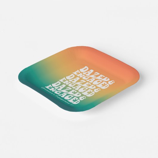 Versuft en betrokken | Retrotypografie Papieren Bordje (Gebogen)