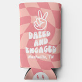 Versuft en verloofd Retro Checkerboard Bachelorett Seltzer Blikjeskoeler (Voorkant)