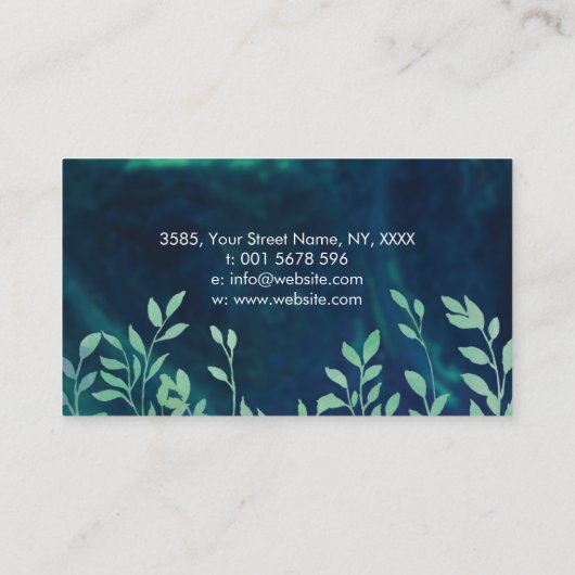 Vertaalde blauwgroen bladeren op verfde textuur visitekaartje (Achterkant)