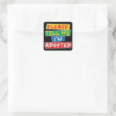 Vertel me alsjeblieft dat ik geadopteerd ben vierkante sticker (Tas)