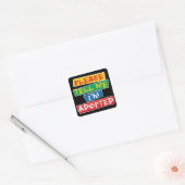 Vertel me alsjeblieft dat ik geadopteerd ben vierkante sticker (Envelop)
