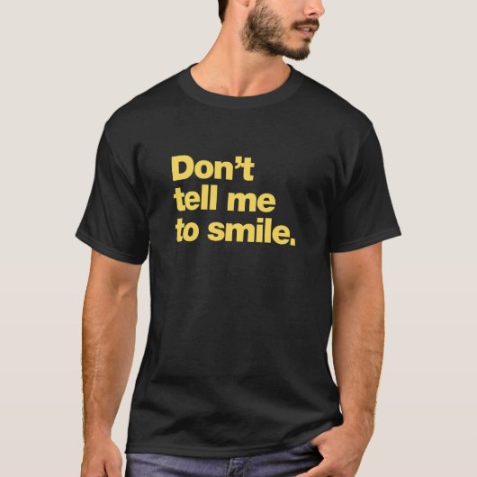 Vertel me niet om te glimlachen t-shirt (Voorkant)