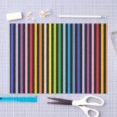 Verticaal brederspectrum regenboog en zwarte stree tissuepapier (Craft)