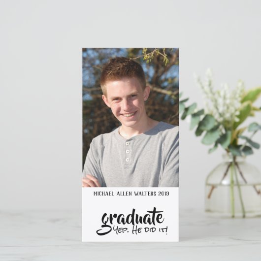 Verticaal foto humoristisch Afstuderen Aankondiging (Staand voorkant)