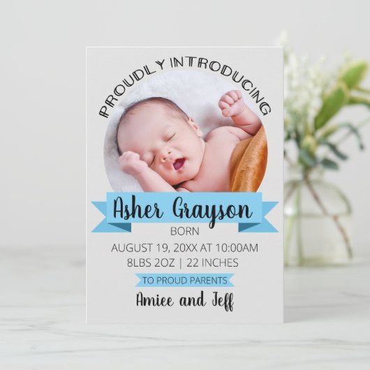 Verticaal met trots introduceren geboorte aankondi aankondiging (Staand voorkant)