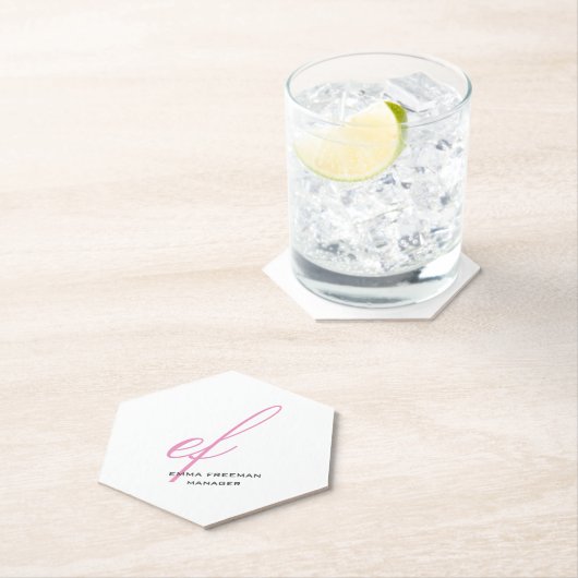 Verticaal modern roze grijs monogram kartonnen onderzetters (Insitu)