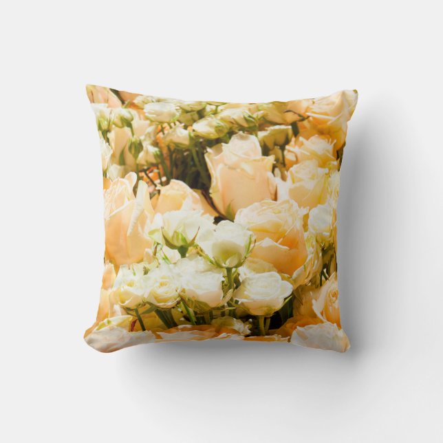 Verticaal patroon van witte rozen. kussen (Voorkant)