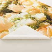 Verticaal patroon van witte rozen. sherpa deken (3/4)