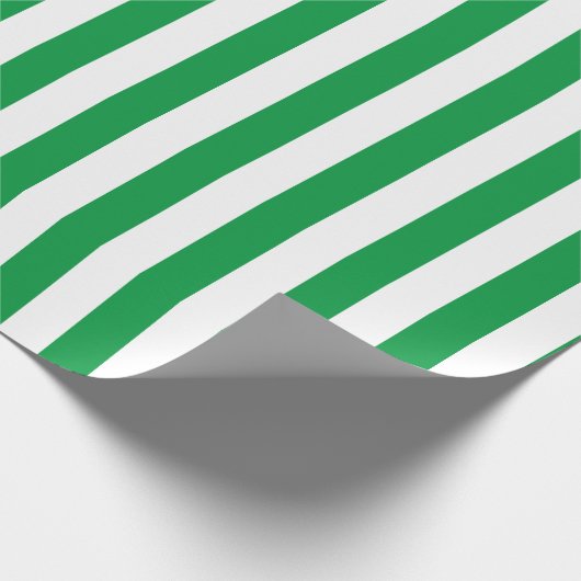 Verticaal streeppatroon in groen en wit cadeaupapier (Hoek)