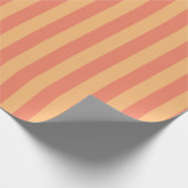 Verticaal streeppatroon in zalm en abrikoos cadeaupapier (Hoek)