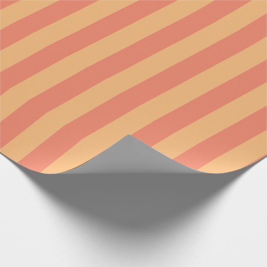 Verticaal streeppatroon in zalm en abrikoos cadeaupapier (Hoek)