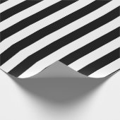Verticaal streeppatroon in zwart-wit cadeaupapier (Hoek)