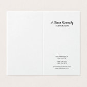 Verticaal zwart-wit borstelscript minimalistisch visitekaartje (Buitenkant ongevouwen)