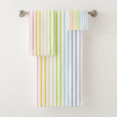 Verticale afgedekte regenboogstrips bad handdoek (Insitu)