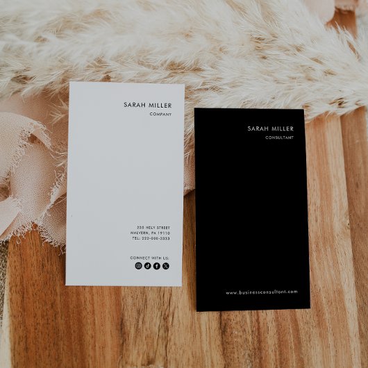 Verticale consultant minimalistische formele zwart visitekaartje