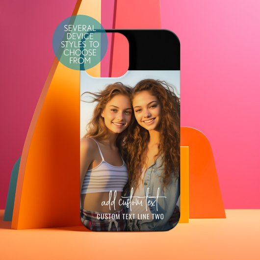 Verticale foto met aangepaste tekst in trendy schr iPhone 15 case