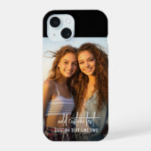 Verticale foto met aangepaste tekst in trendy schr iPhone 15 case (Achterkant)