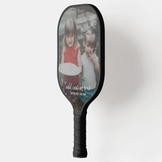 Verticale foto met aangepaste tekst modern script pickleball paddle (Links)