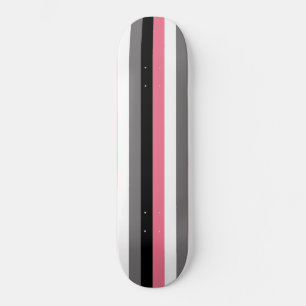 Verticale lijnen roze wit grijs zwart strepen persoonlijk skateboard