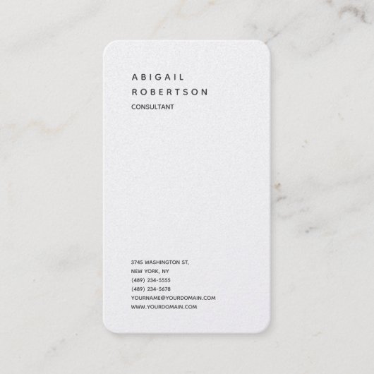 Verticale minimalistische effen moderne witte tren visitekaartje (Voorkant)