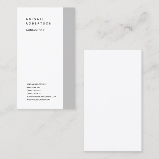 Verticale minimalistische platte moderne grijze re visitekaartje (Voorkant / Achterkant)