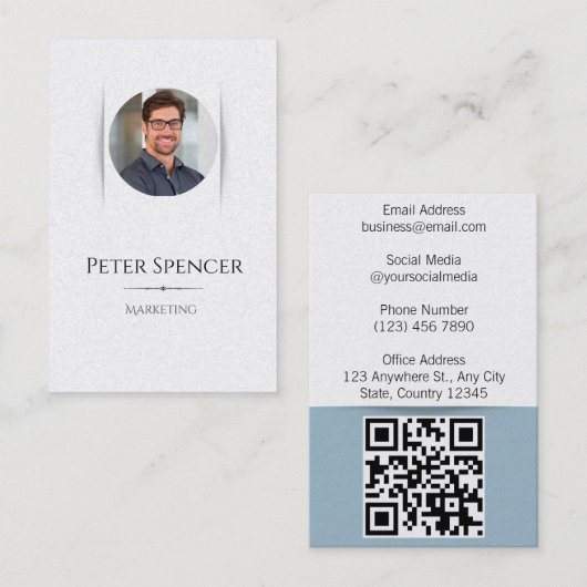 Verticale minimalistische sjabloon met foto eenvou visitekaartje (Voorkant / Achterkant)