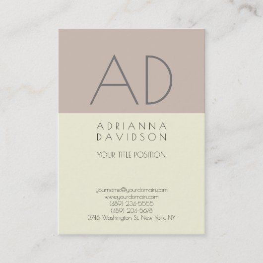 Verticale monogram minimalistisch beige kleurenren visitekaartje (Voorkant)