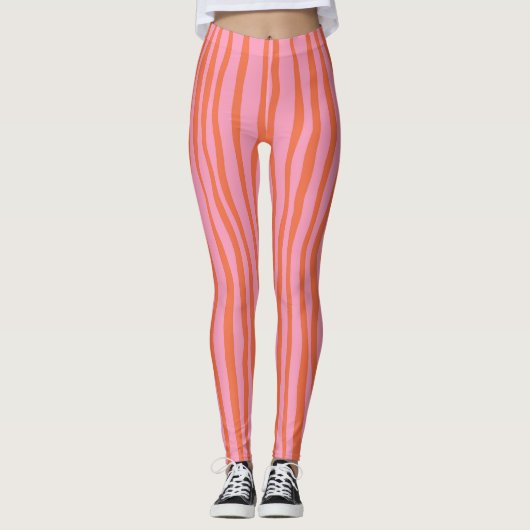 Verticale retrogolvende lijnen - pastel oranje en  leggings (Voorkant)