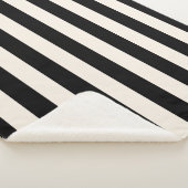 Verticale strepen zwart en crème wit gestreept sherpa deken (3/4)