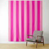 Verticale Stripes Hot Pink Wandkleed (In situ)