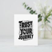 Verticale typografie kunst 'Vertrouw je reis' Briefkaart (Staand voorkant)
