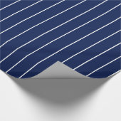 Verticale witte instripes op marineblauwe achtergr cadeaupapier (Hoek)