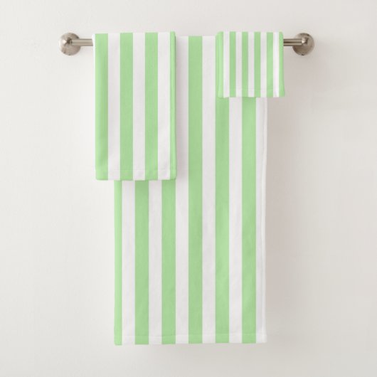 Verticale zachte groene en witte strepen bad handdoek (Insitu)