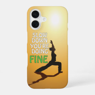 Vertraag Je Bent Goed Motiverende Yoga iPhone 16 Hoesje