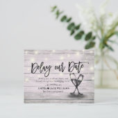 Vertraag onze Datum Uitstel van huwelijk Verschuiv Aankondigingskaart (Staand voorkant)