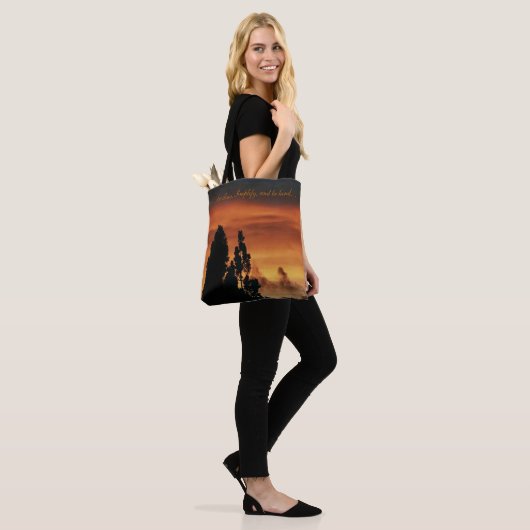 Vertragen, Vereenvoudigen, en wees vriendelijk.... Tote Bag (Op model)
