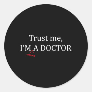 Vertrouw bijna een dokter - Grappig cadeau voor pr Ronde Sticker
