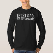 Vertrouw God niet Regering T-shirt (Voorkant)