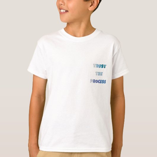 Vertrouw Het Proces – Motiverend Elke Dag T-shirt (Voorkant)
