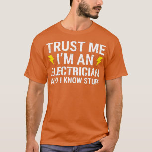 Vertrouw me als elektricien en ik weet het. t-shirt